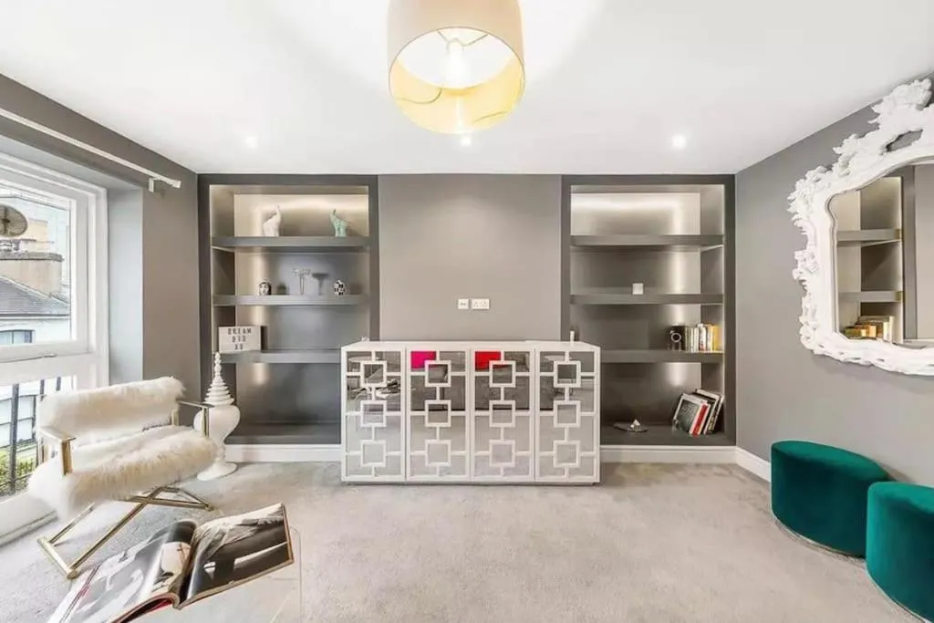 Best Location In London – Kings Road 3-Bed Home with Terrace, AC & Netflix