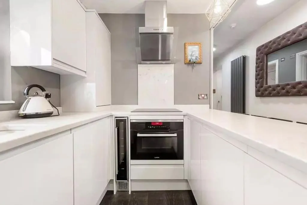 Image 3 of Best Location In London – Kings Road 3-Bed Home with Terrace, AC & Netflix