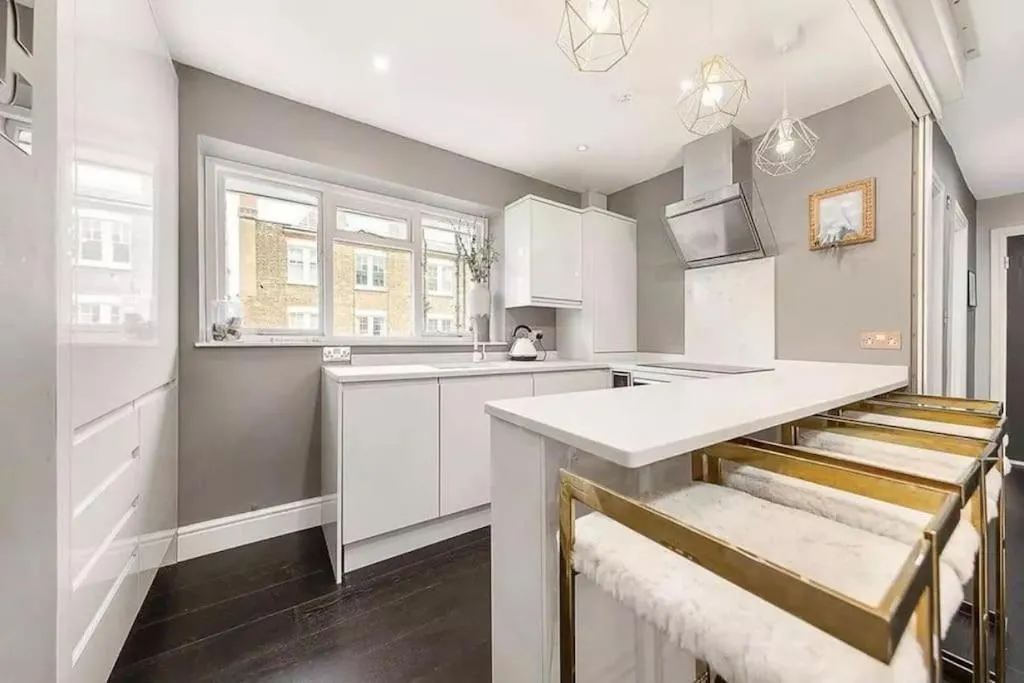 Image 2 of Best Location In London – Kings Road 3-Bed Home with Terrace, AC & Netflix