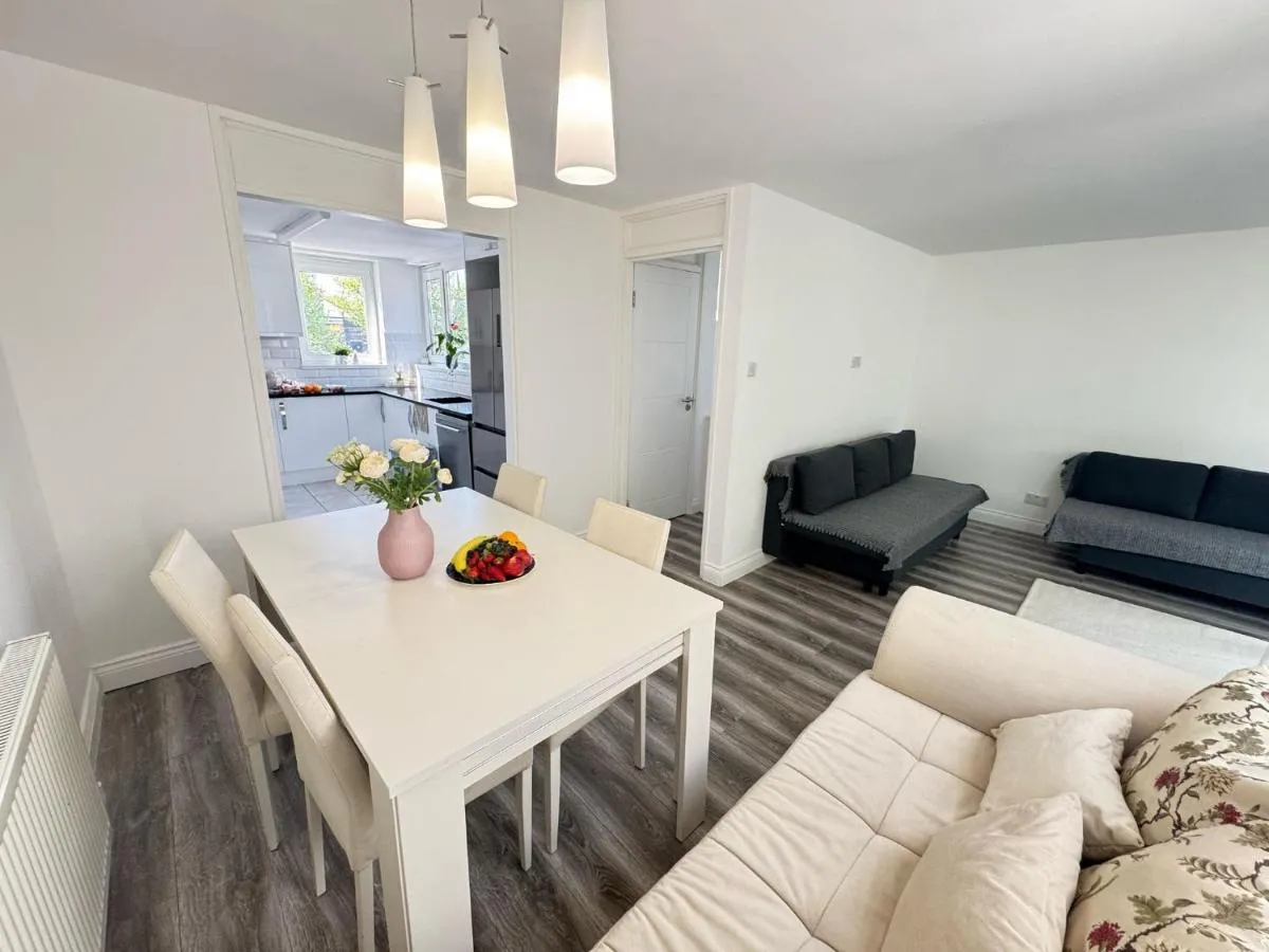Image 3 of Betty Homes – Nearby Angel and HIghbury
