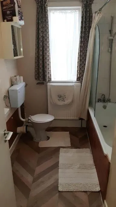Image 4 of Bloomsbury 2 room flat