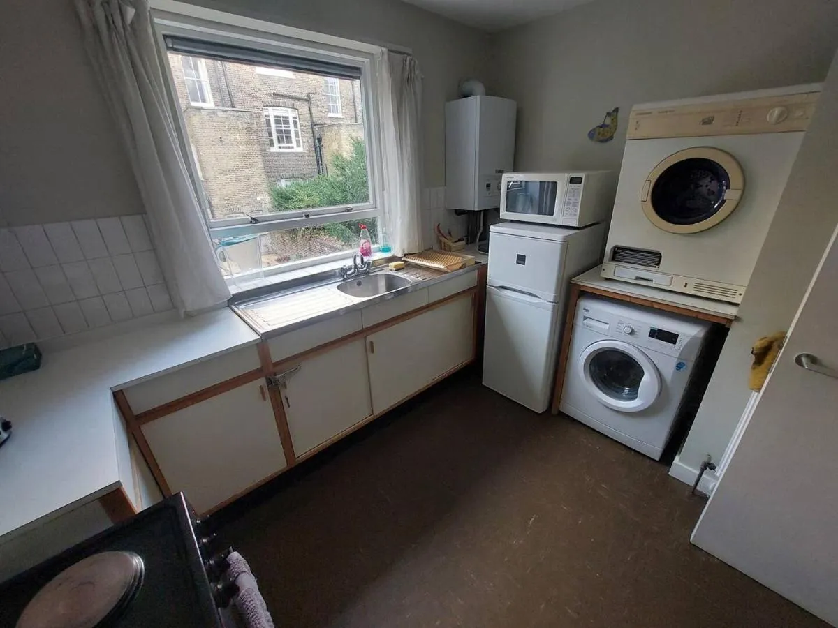 Image 3 of Bloomsbury 2 room flat