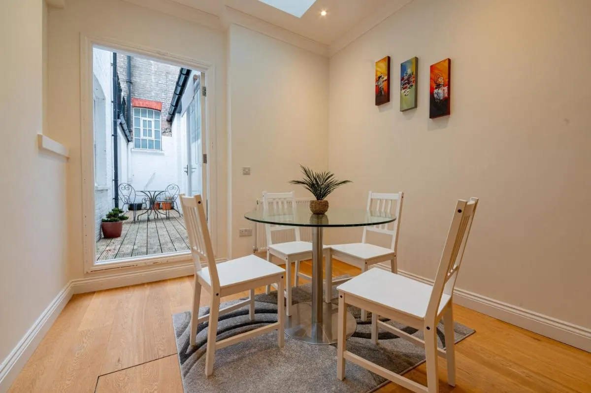 Image 4 of Bloomsbury City Escape Flat 1