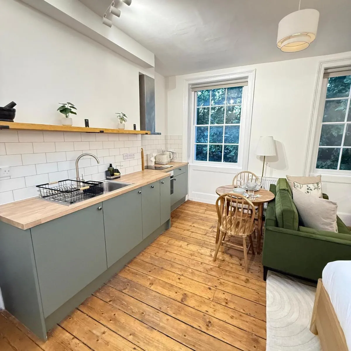 Image 5 of Bloomsbury studio apartments