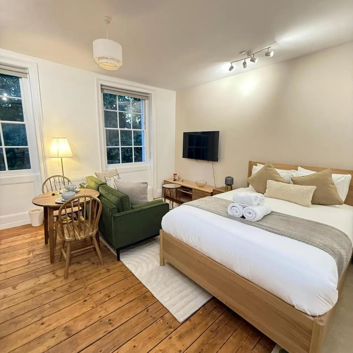 Image 3 of Bloomsbury studio apartments