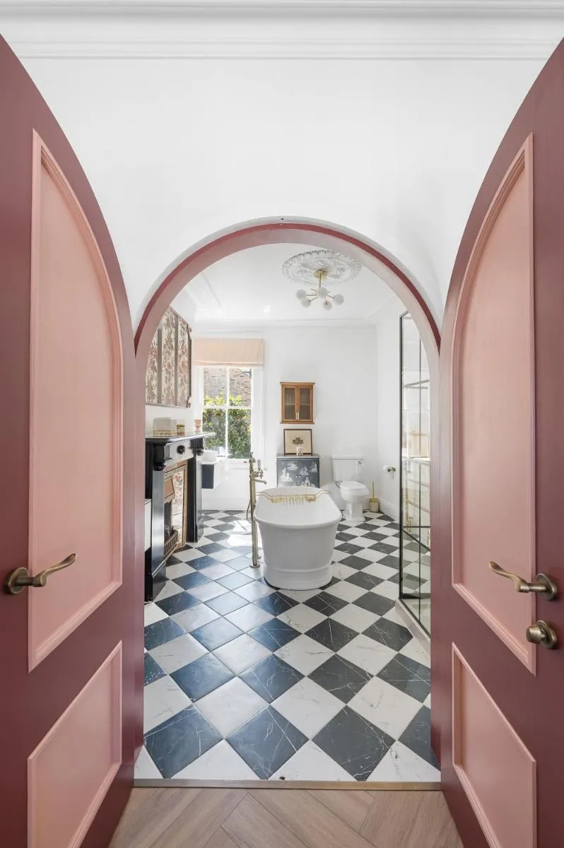 Image 4 of Blossom House New 3bed house in Barons Court