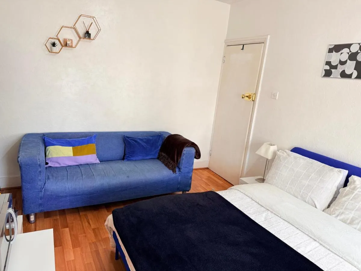 Image 3 of Blue Room Close To Wembley Stadium