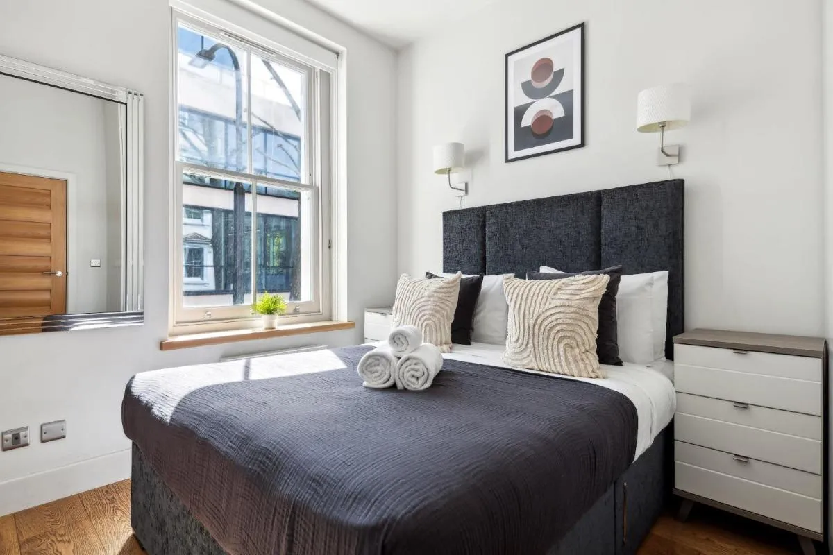 Image 4 of BnBNova – 3BR – Fitzrovia