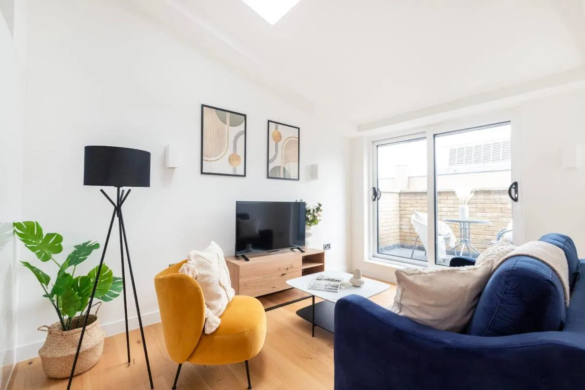 Image 4 of BnBNova – Fitzrovia & Soho – 2BR with Balcony