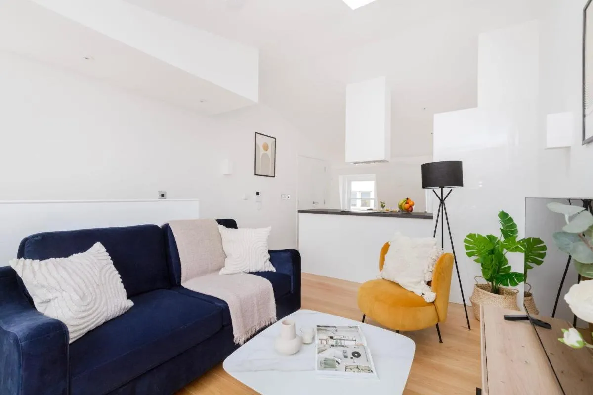 Image 3 of BnBNova – Fitzrovia & Soho – 2BR with Balcony