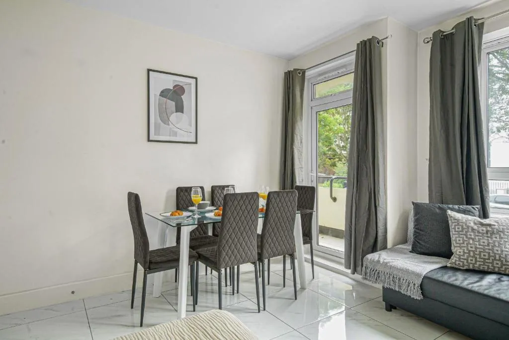 Image 1 of BnBNova – Paddington – 3BR with Balcony