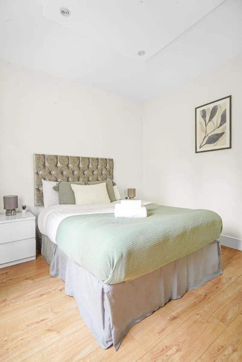 Image 4 of BnBNova – Paddington – 3BR with Balcony