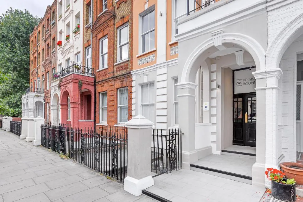 Image 1 of Bob W London Earl’s Court – Warwick Road