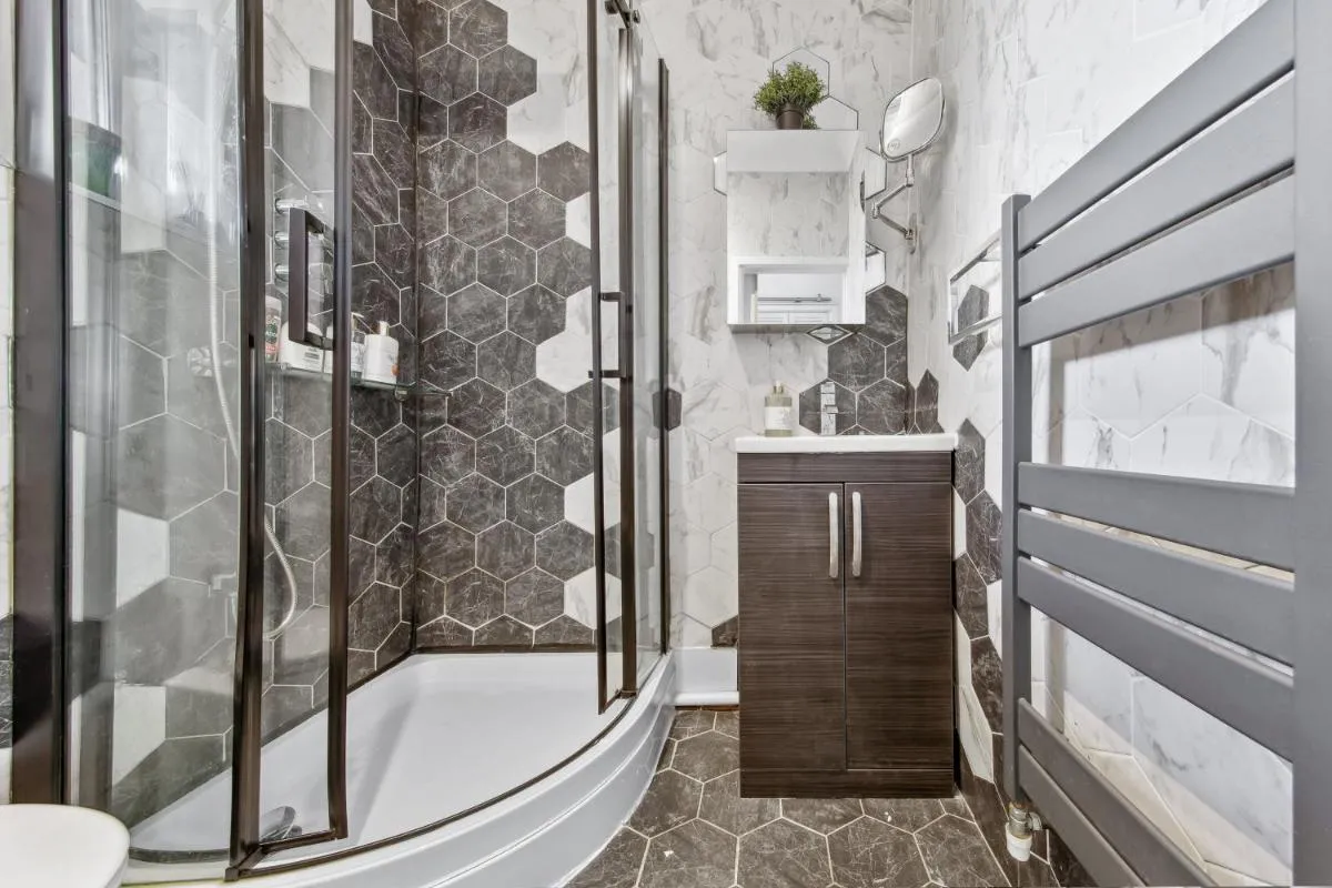Image 3 of Boutique 2BR Flat near Waterloo Station