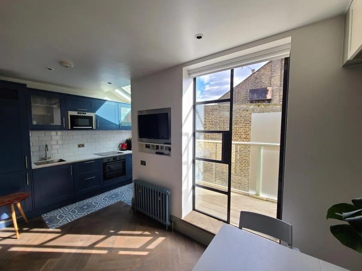 Image 3 of Boutique Linden Gardens 1st floor and loft apartments