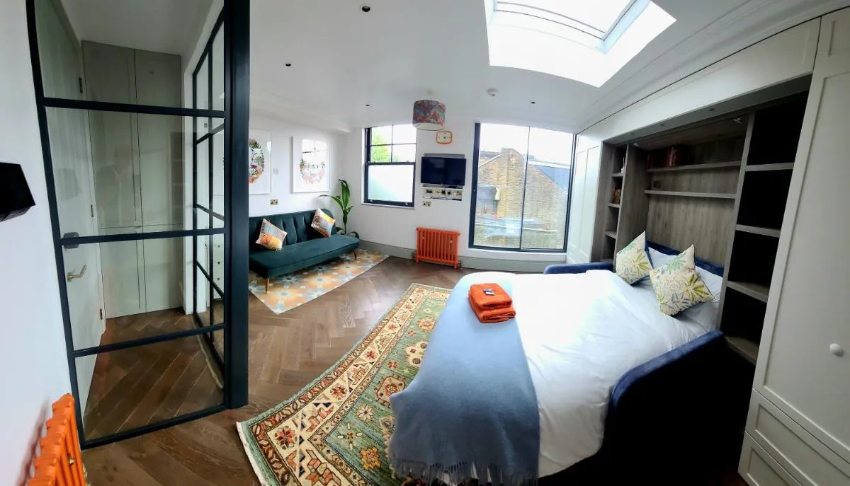 Image 2 of Boutique Linden Gardens 1st floor and loft apartments