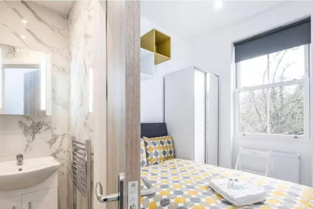 Image 3 of Boutique Modern Hotel Room For Two Near Tube And Bus Stations
