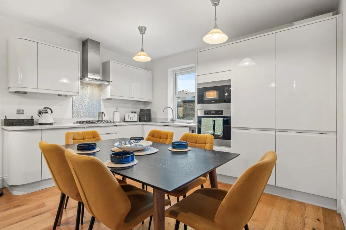 Image 4 of Brand NEW 2 BR Fulham Apartment Near Tube Station COZY