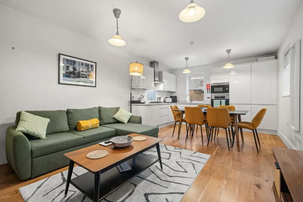 Brand NEW 2 BR Fulham Apartment Near Tube Station COZY