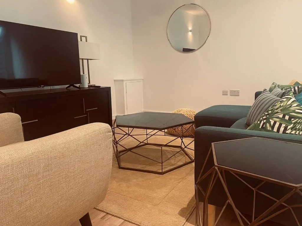 Brand New Spacious 3 Bed city Apartment with Terrace in Shoreditch
