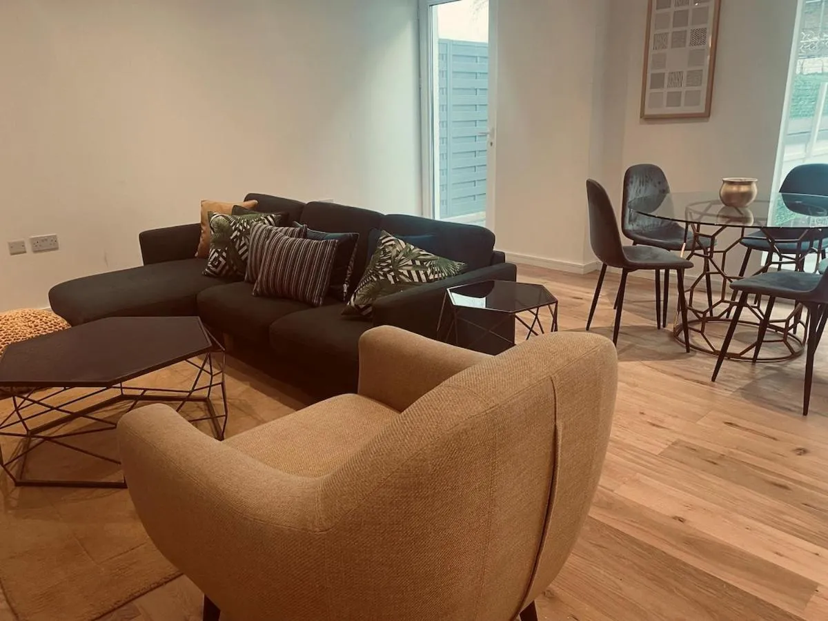 Image 2 of Brand New Spacious 3 Bed city Apartment with Terrace in Shoreditch