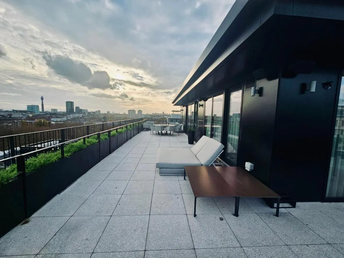 Image 3 of Breathtaking 3 bed hotel style apt, Kings Cross