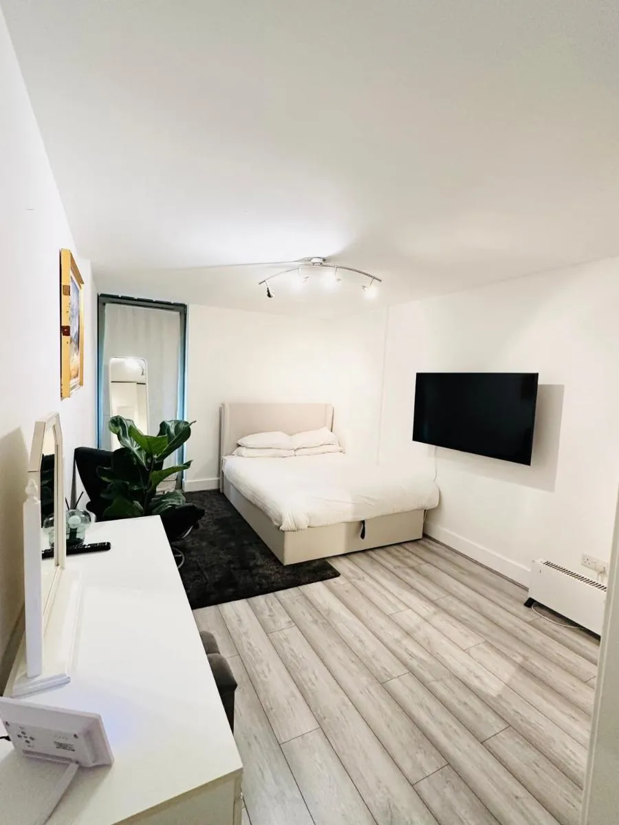 Image 4 of Bright 1BR Flat Walk to Hyde Park, Queensway and Paddington