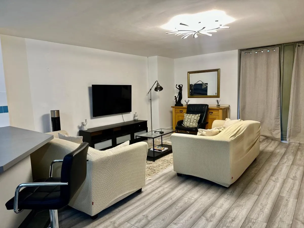 Image 3 of Bright 1BR Flat Walk to Hyde Park, Queensway and Paddington
