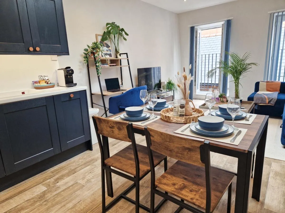 Image 5 of Bright 1-Bed Flat Near Fulham Broadway Station with Free WiFi and Netflix