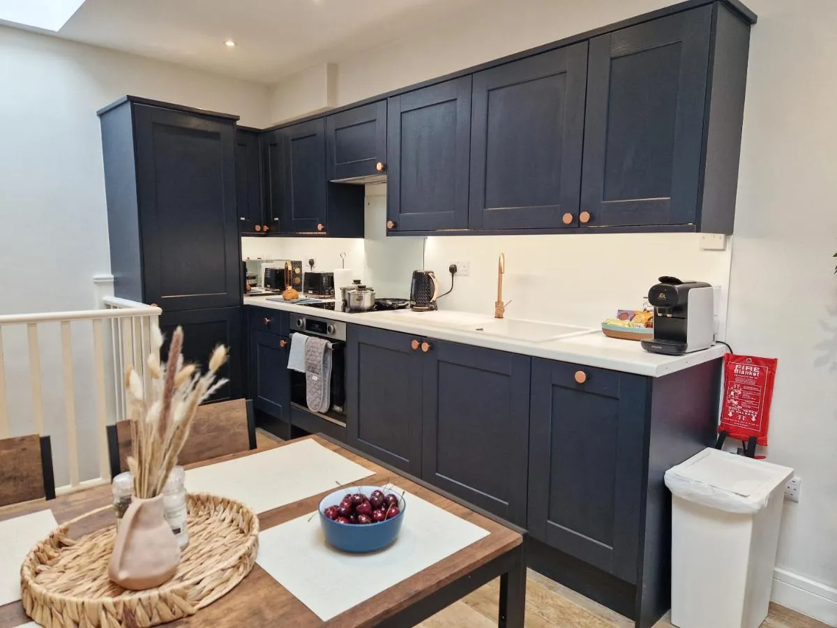 Image 4 of Bright 1-Bed Flat Near Fulham Broadway Station with Free WiFi and Netflix