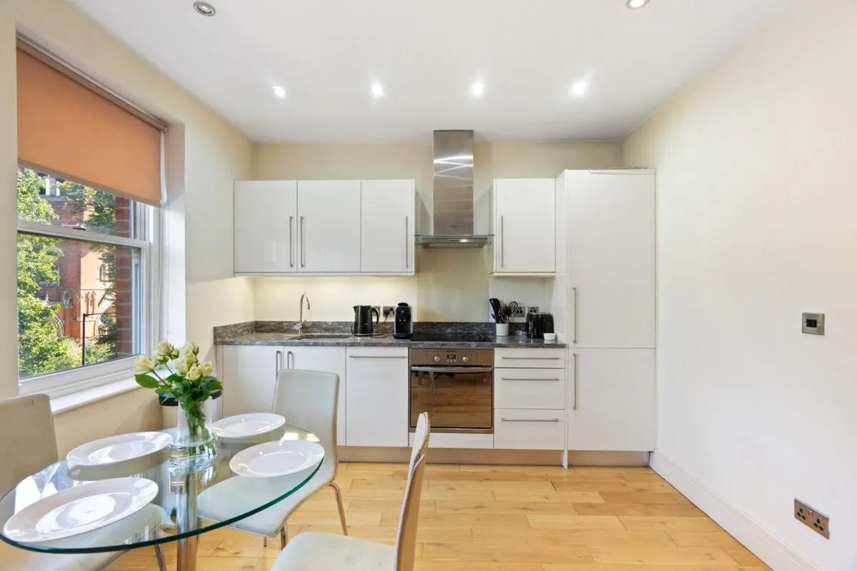 Image 3 of Bright 1Bed Flat Upper St Near Tube