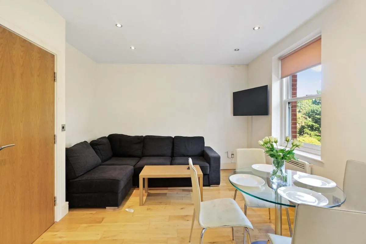 Image 5 of Bright 1Bed Flat Upper St Near Tube