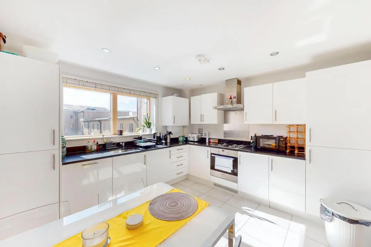 Image 3 of Bright 1-Bed Islington Flat with Balcony & Workspace Near Caledonian Road Tube Station
