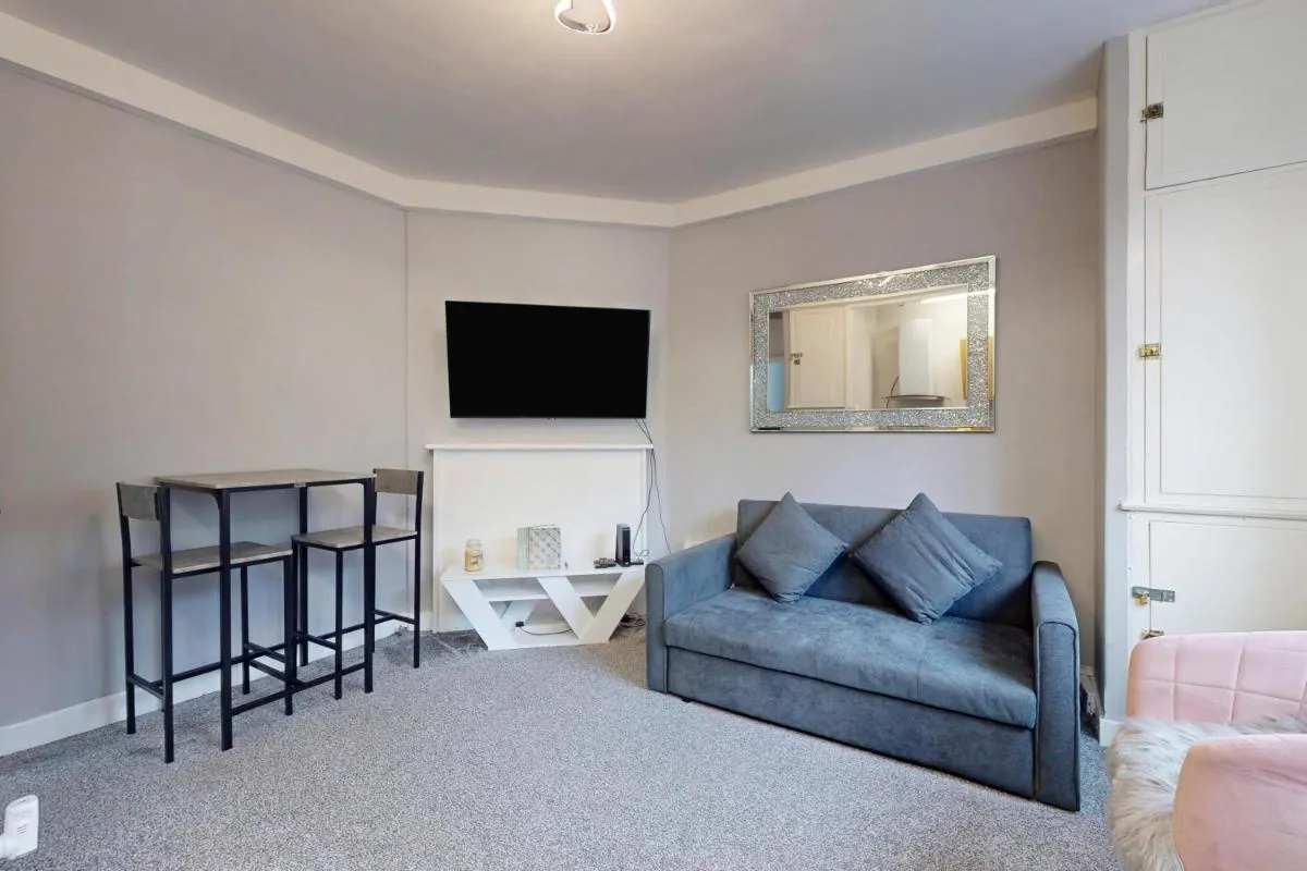 Image 5 of Bright 1Bedroom Home-Brixton Tube 12 min Away