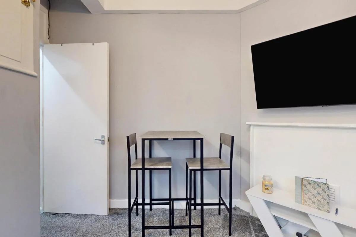 Image 4 of Bright 1Bedroom Home-Brixton Tube 12 min Away