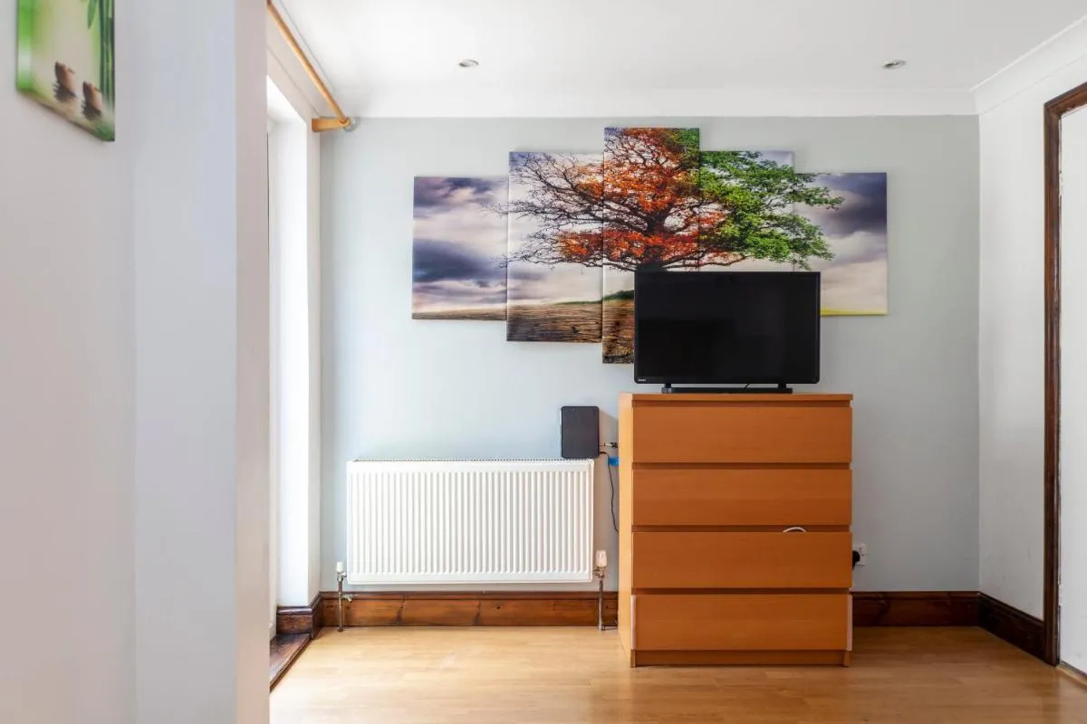 Image 5 of Bright 1 Br Apt wpatio, next to Westfield Centre