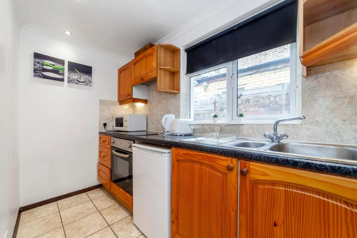 Image 4 of Bright 1 Br Apt wpatio, next to Westfield Centre