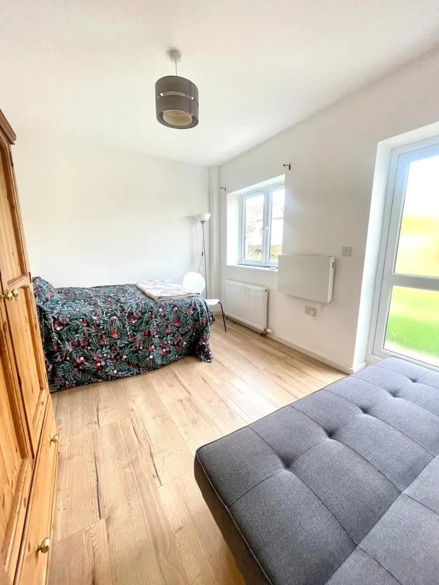 Image 4 of Bright 1 bedroom guest house