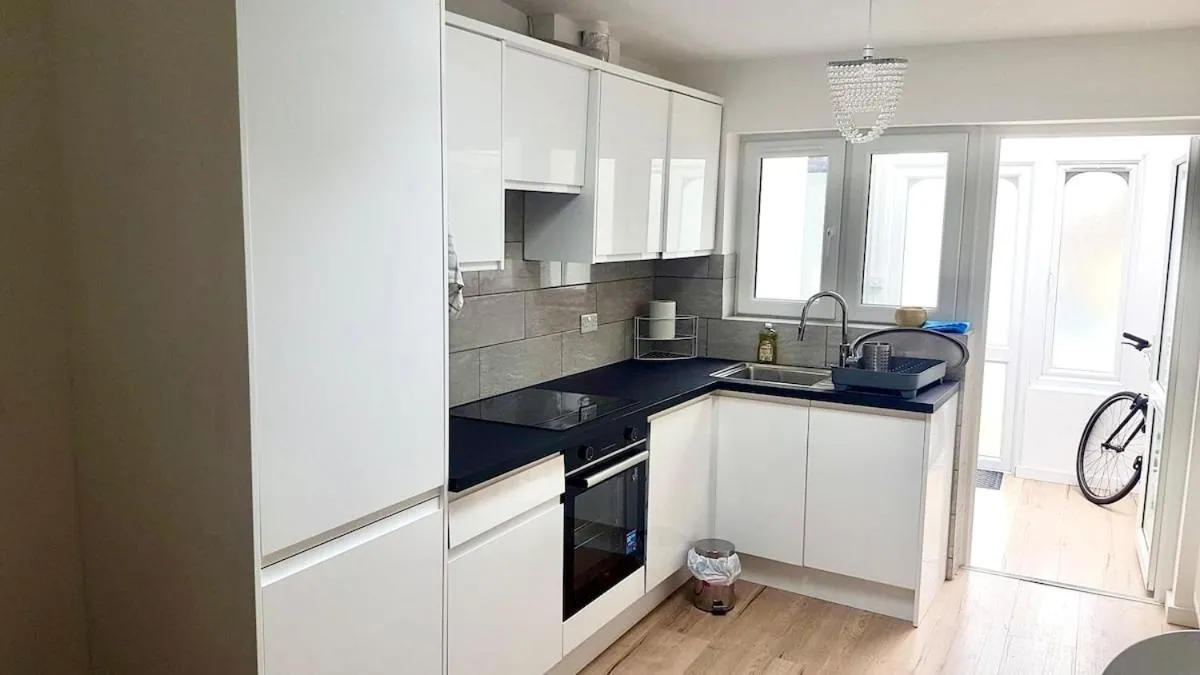 Image 3 of Bright 1 bedroom guest house