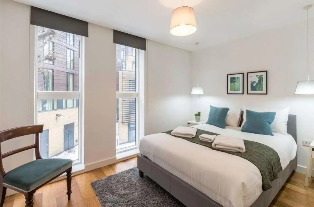 Image 2 of Bright 2BD Flat with Private Balcony and close to Old Street Tube