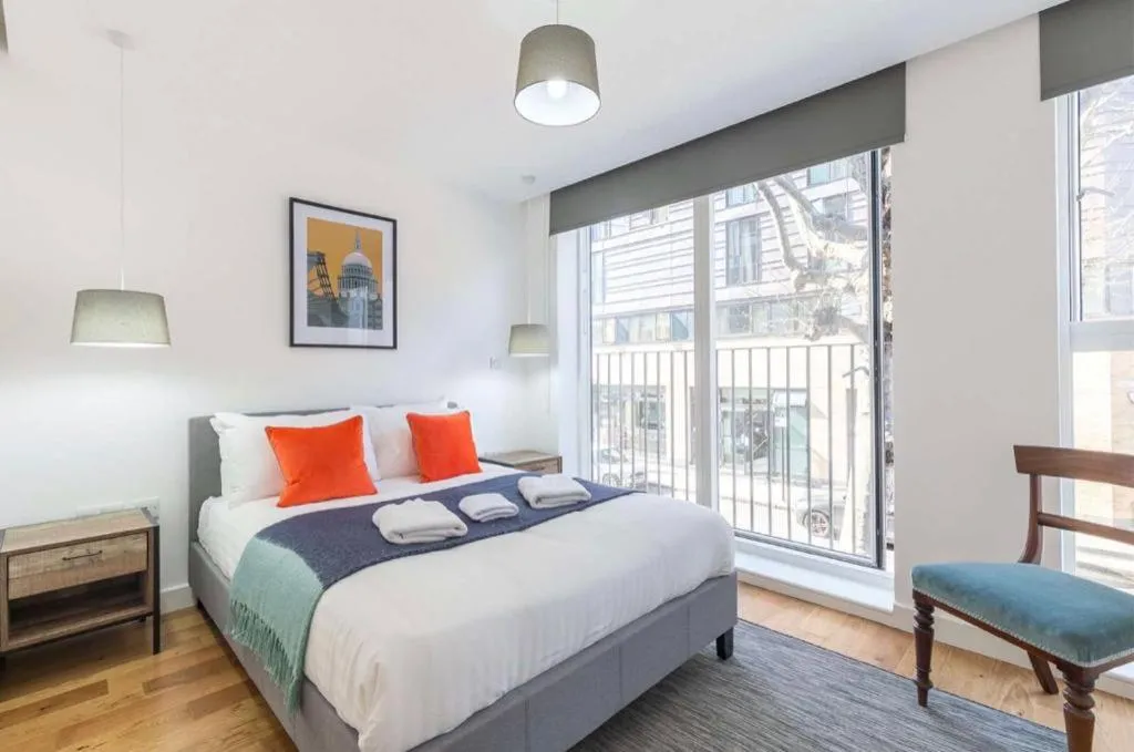 Image 5 of Bright 2BD Flat with Private Balcony and close to Old Street Tube