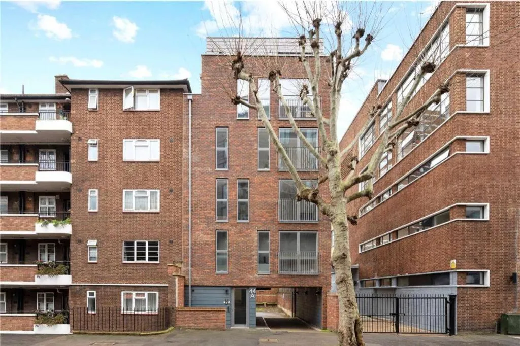 Image 4 of Bright 2BD Flat with Private Balcony and close to Old Street Tube