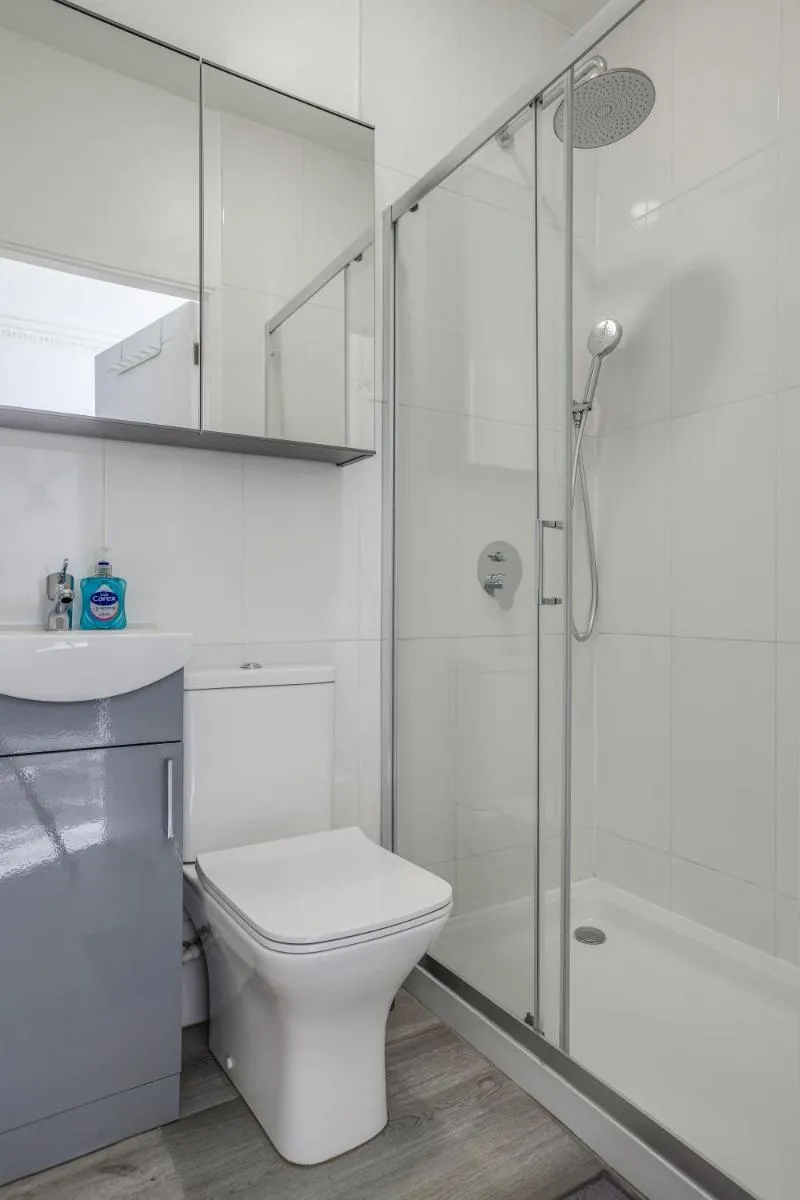 Image 4 of Bright 2-Bed in Wimbledon – 3 min Walk to Tube