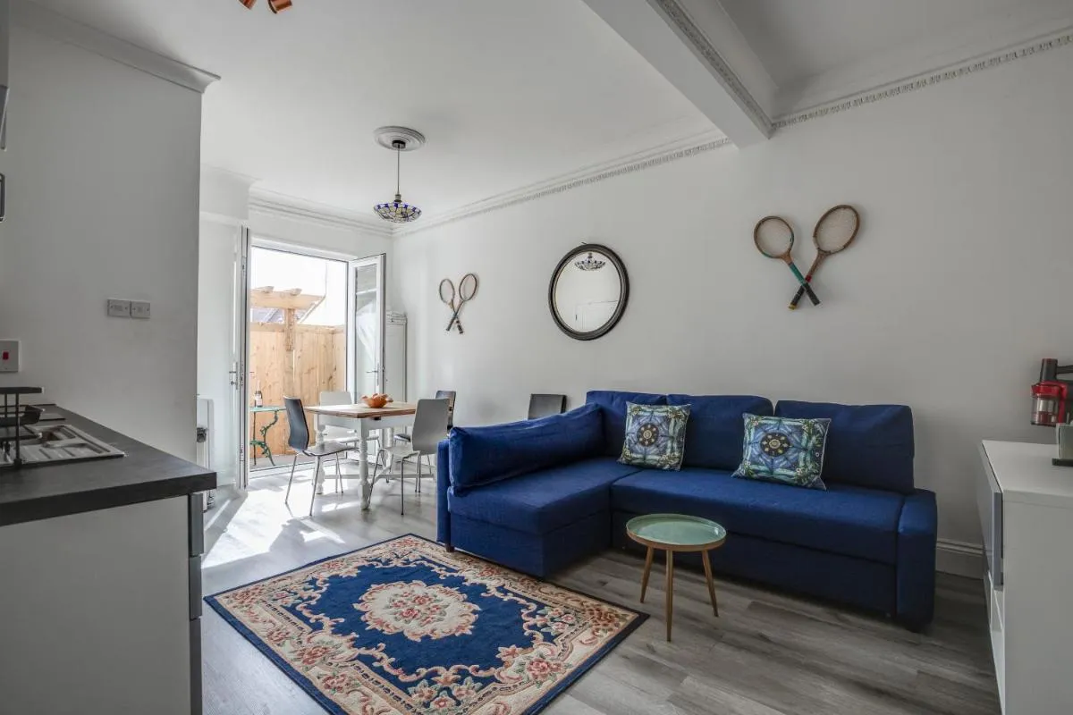 Image 3 of Bright 2-Bed in Wimbledon – 3 min Walk to Tube