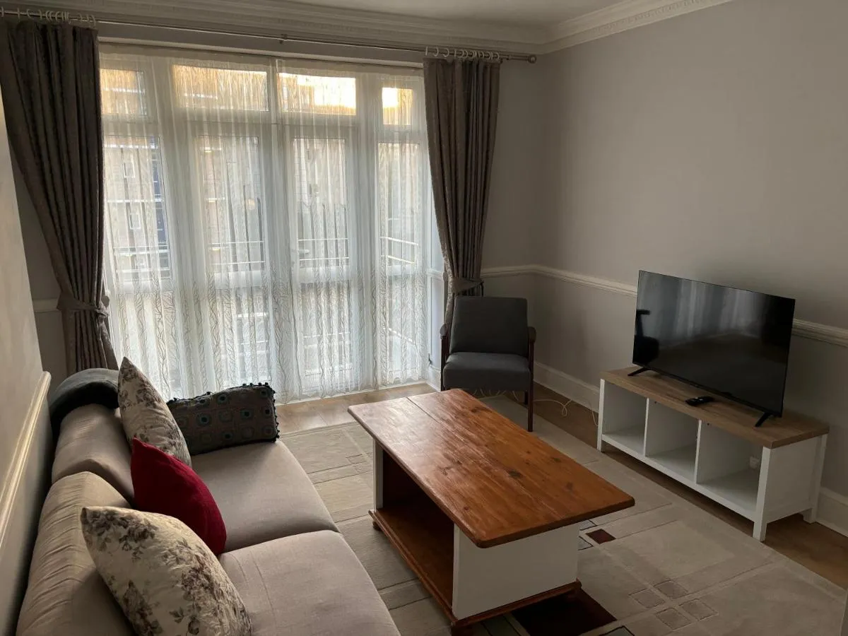 Image 5 of Bright 2 Bedroom Flat Close to City Centre