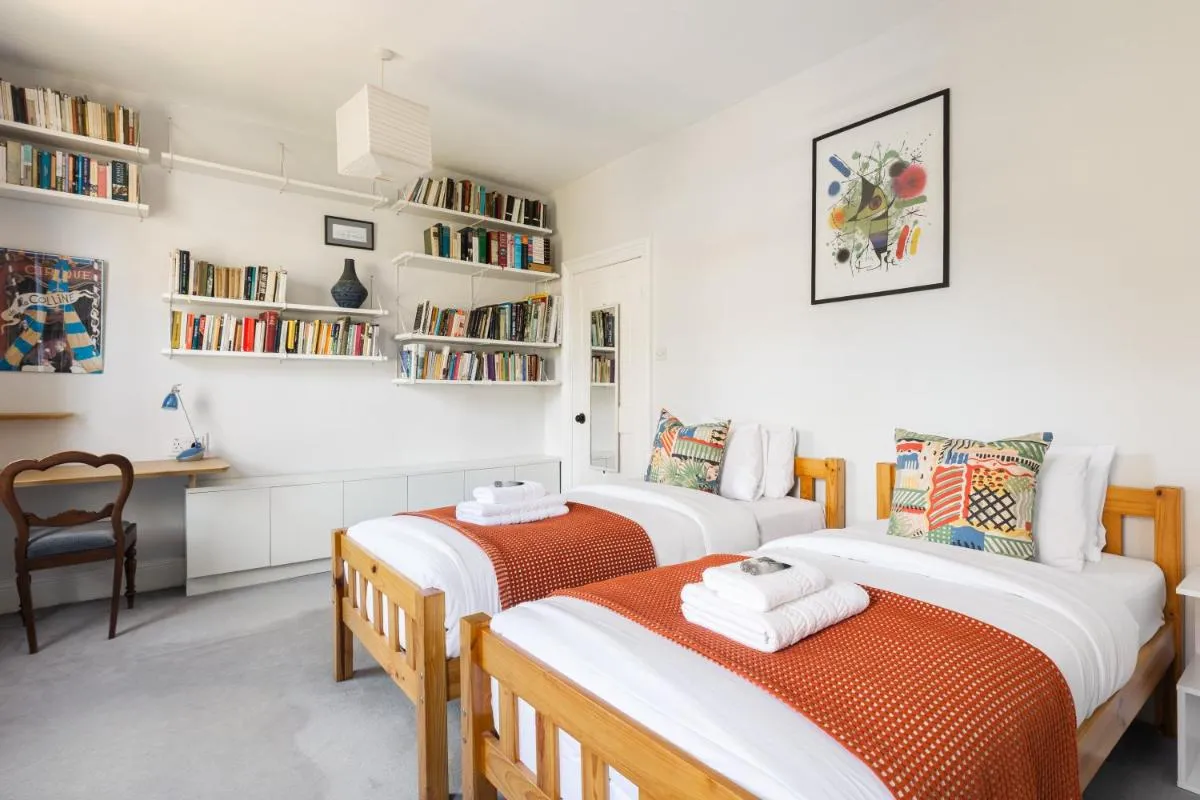 Image 5 of Bright 3BR House with Garden