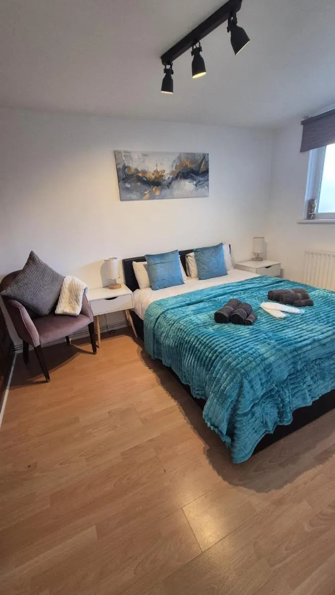 Image 4 of Bright Battersea Apartment, Free Parking Near Chelsea