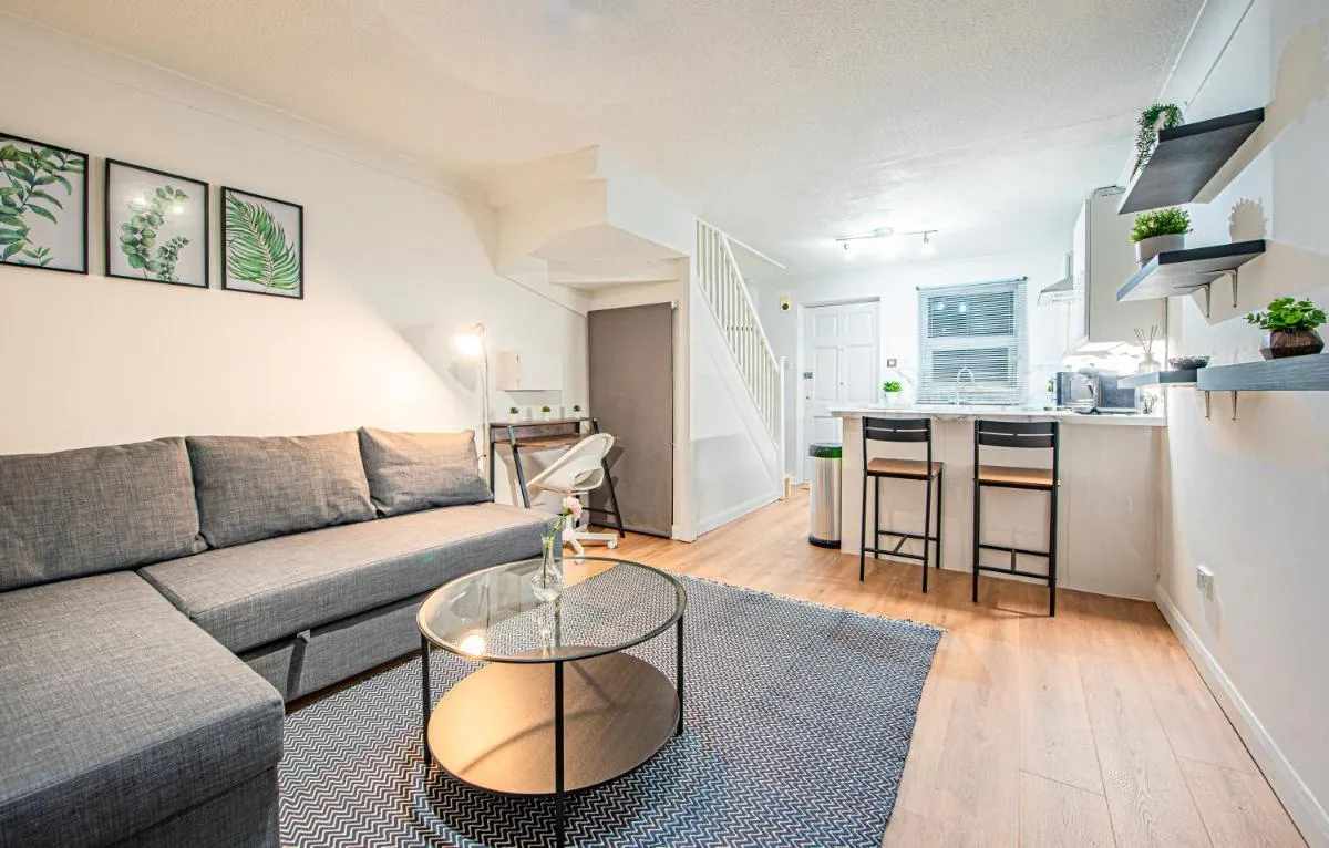 Image 4 of Bright Cosy Cottage with Parking and Outdoor Patio