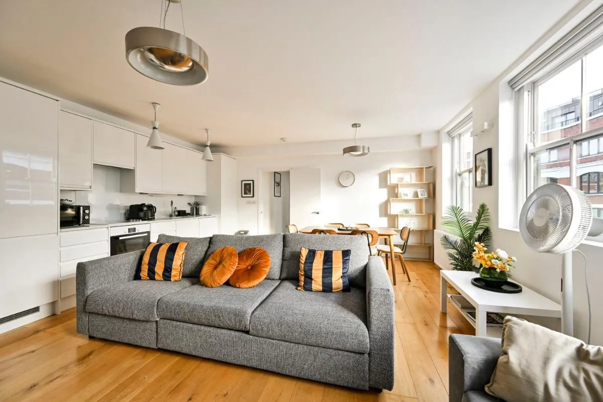 Image 4 of Bright Fitzrovia 2 Bed Apartments