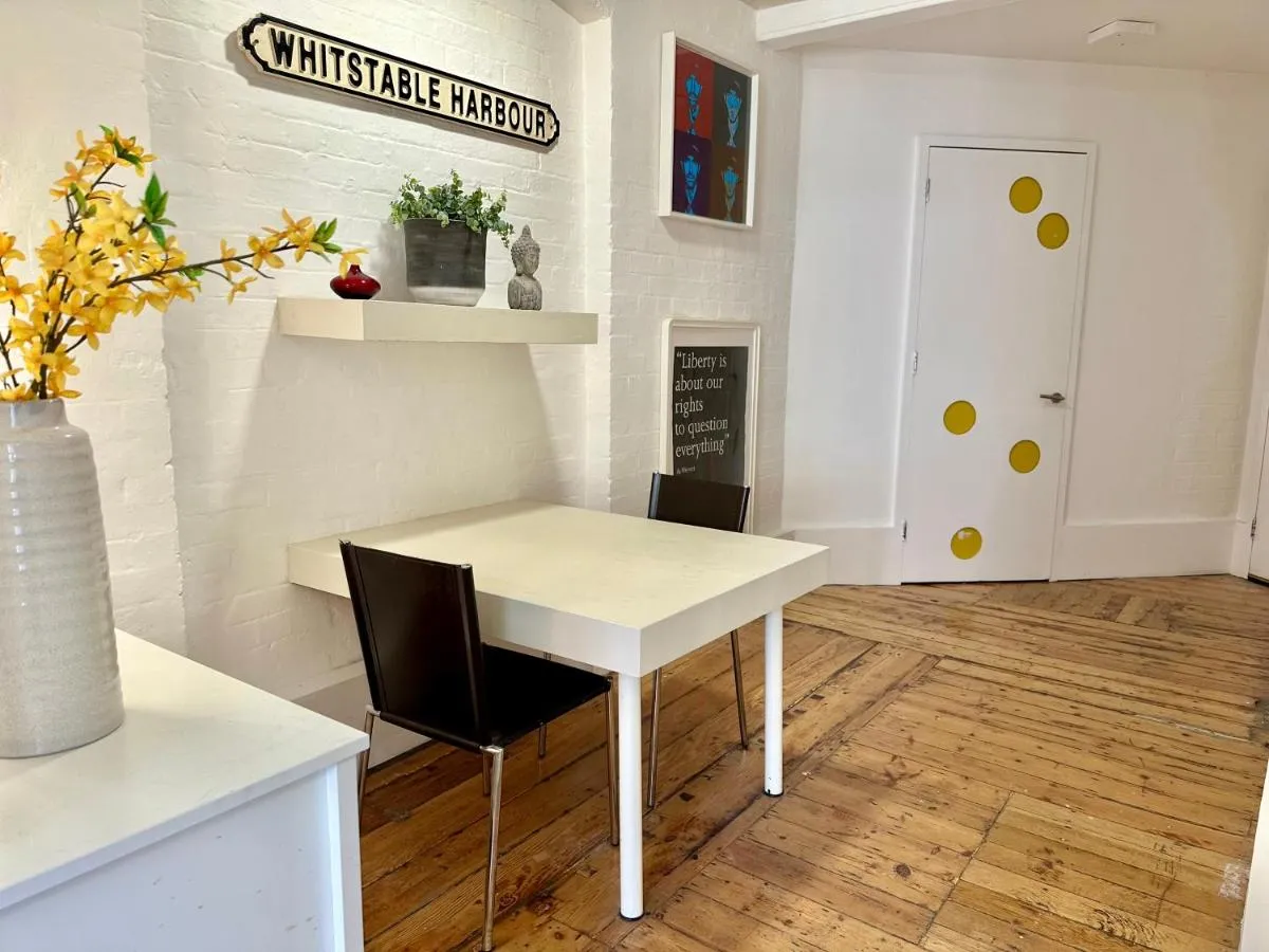 Image 5 of Bright Large Double Bedroom Flat
